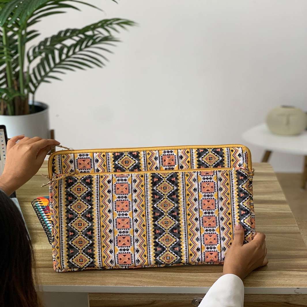 Patterned laptop outlet sleeve