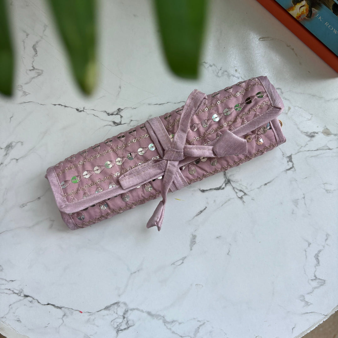 Petite bow organiser