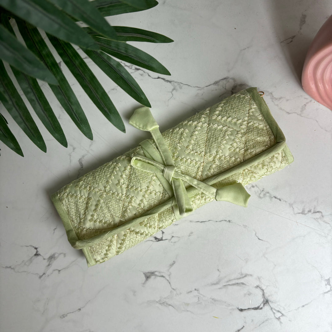 Petite bow organiser
