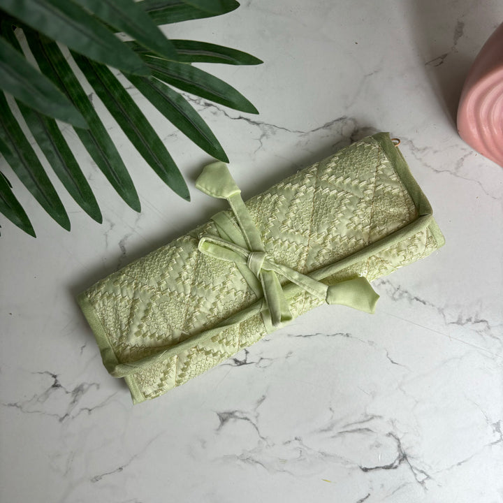 Petite bow organiser
