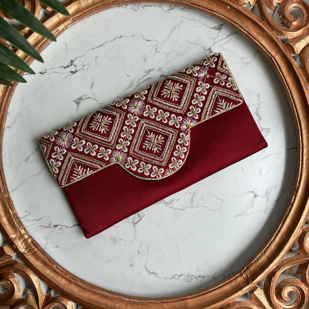 Fancy handwork clutch