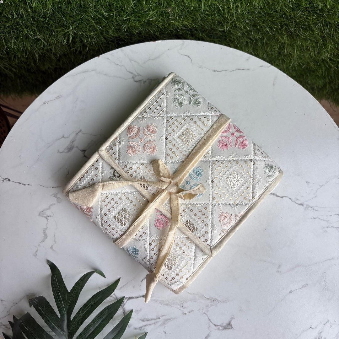 The Blossom Bow Organiser