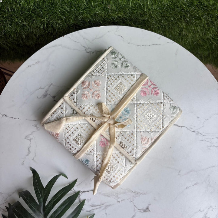 The Blossom Bow Organiser